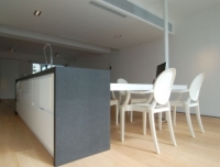 Blat Gobi Grey w&nbsp;nowoczesnej kuchni Fot: Technistone